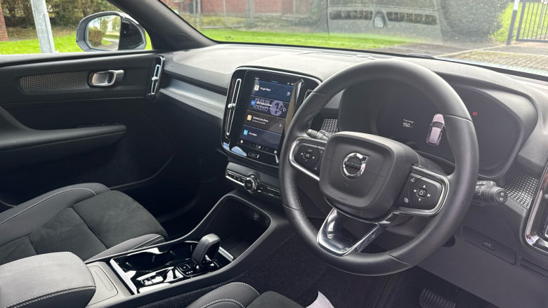 Volvo XC40 2.0 B3P Plus Dark 5dr Auto Petrol Estate